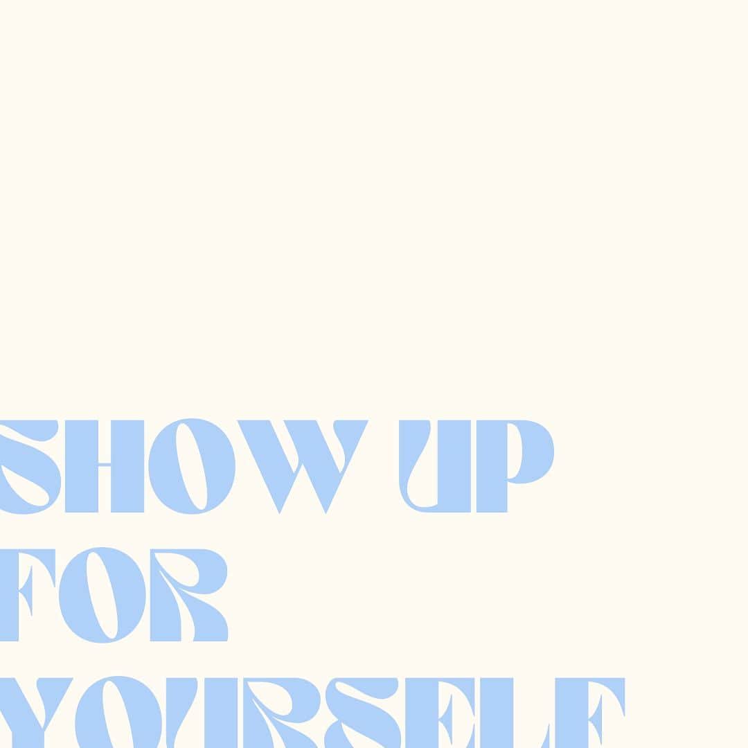 ダニエル・パナベイカーのインスタグラム：「Struggling with this a bit lately - it can be hard to prioritize my own mental health and well being when my to do list is never ending. How do you show up for yourself?」