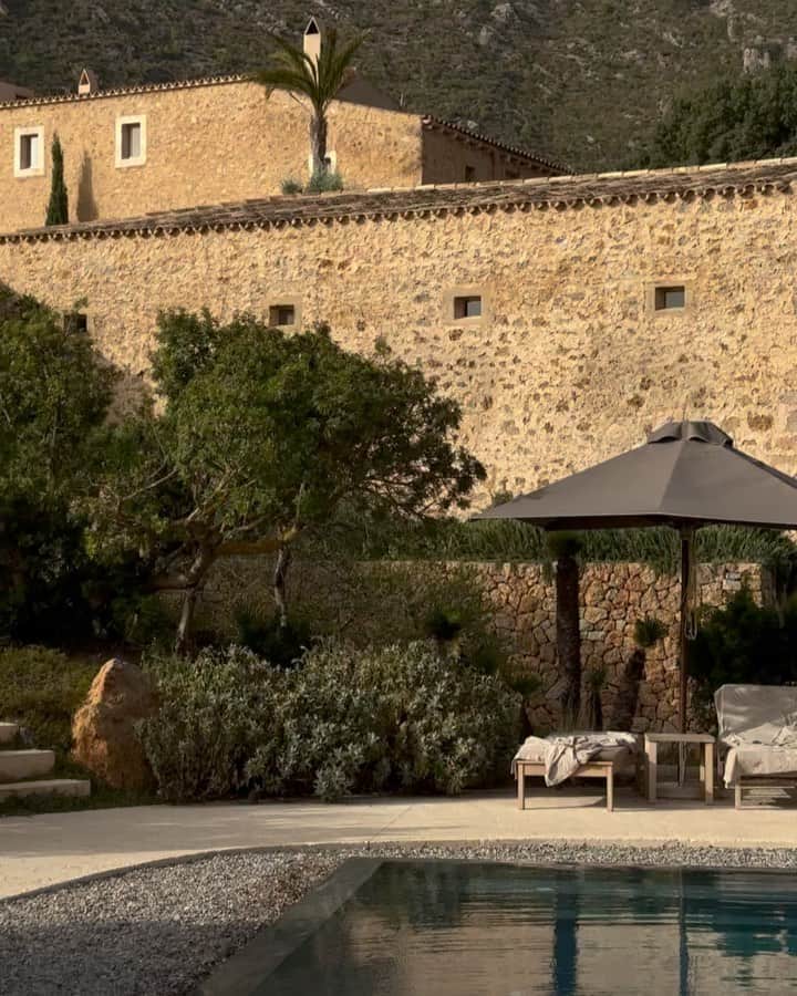Mathilde Goehlerのインスタグラム：「Mallorca 🍐🧊🍇」