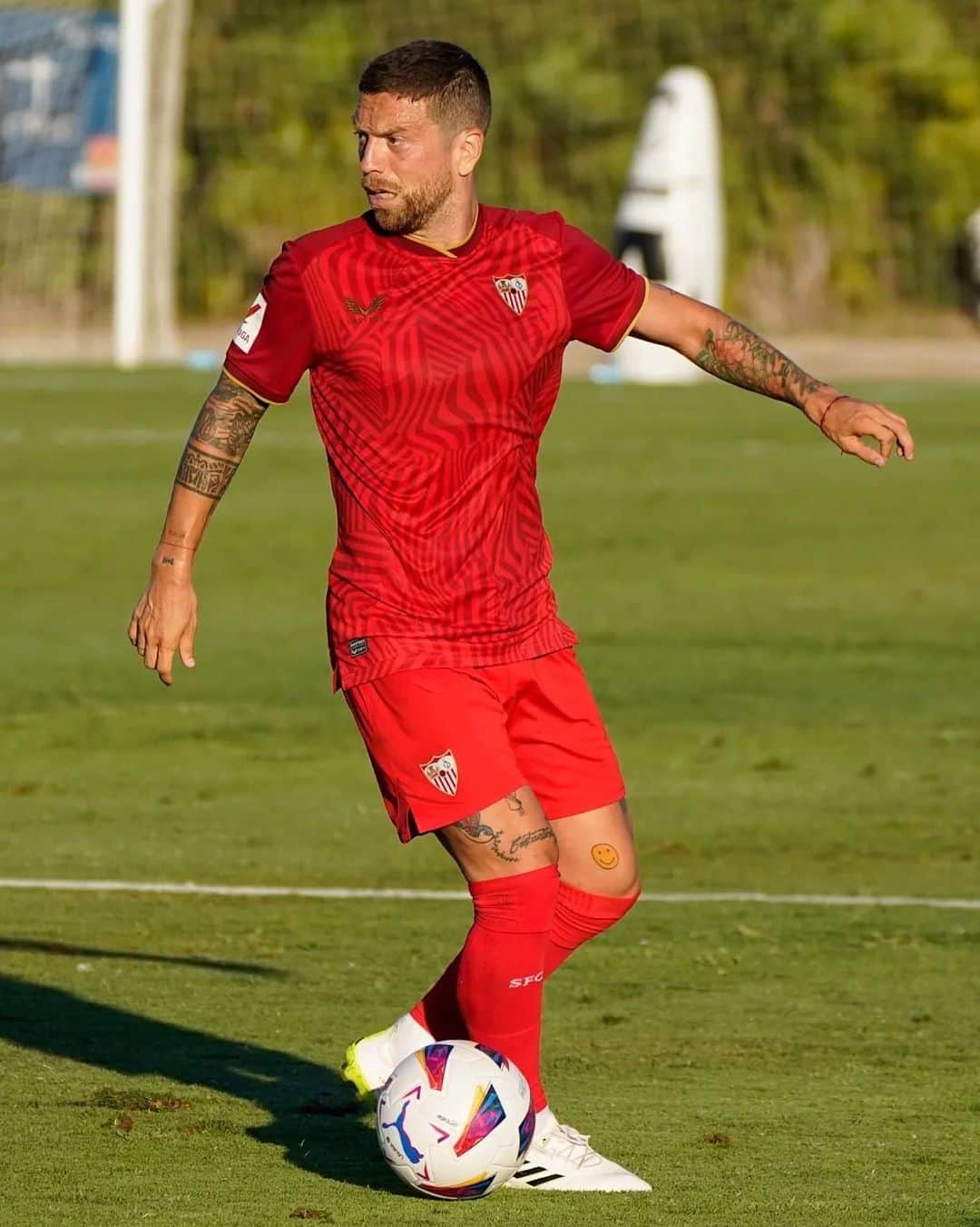 のインスタグラム：「Primer amistoso de pretemporada ✔️ #VamosMiSevilla」