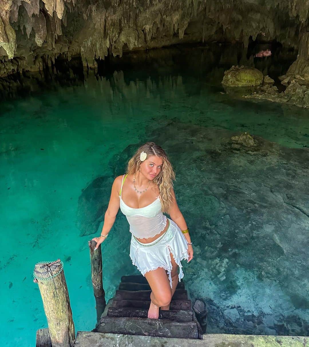 Sofia Jamoraのインスタグラム：「Escape to the caves」