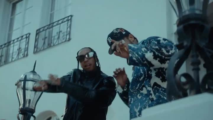 タイガのインスタグラム：「She call me best friends we r not platonic - @daveeast hustlers video out now🔥🔥🔥🔥🎞️🎞️🎞️」
