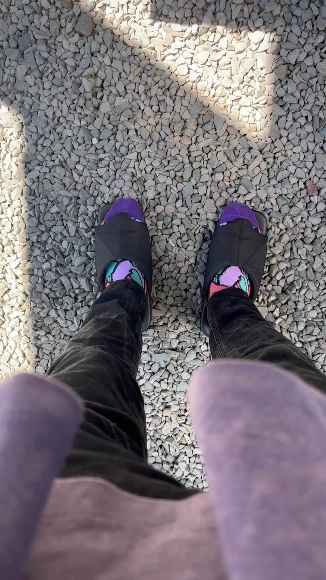 Shing02のインスタグラム：「@seaven.wear duck slides e22.com/seaven 🧦 @44ism x @antiqua__official」
