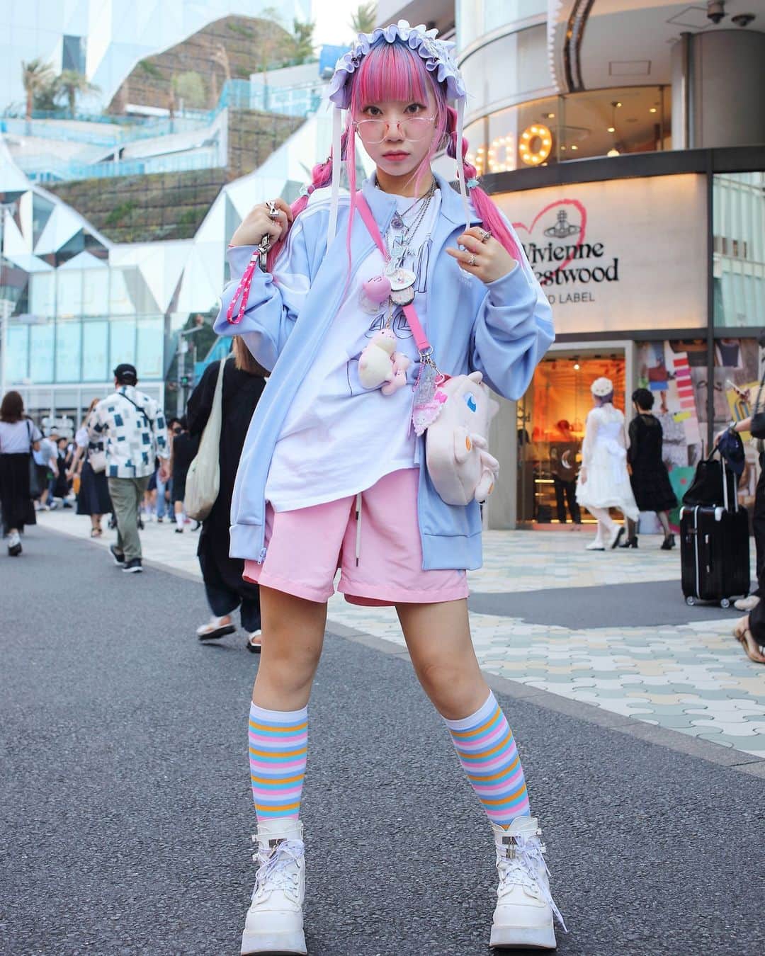 Vogueさんのインスタグラム写真 - (VogueInstagram)「“In this story, there are many Chinese and Korean individuals who seem to enjoy and carry forward the Harajuku fashion of the 1990s and 2000s, rather than simply copying it. During that time, the fashion created by the young people in Harajuku’s streets spread throughout Japan; it was a time pre-internet, and @fruitsmag, the magazine I launched, played a major role in it. Now, the Harajuku fashion of that era has spread worldwide, and this place has become a holy land for it,” shares photographer and FRUiTS magazine founder Shoichi Aoki (@aoki_street.1985). For the latest installment of Vogue’s Neighborhood Street Style Series we ventured to Tokyo, where Aoki documented the style of Harajuku. Tap the link in bio to see more.   Photographed by @aoki_street.1985, creator of@fruitsmag, in Harajuku, Tokyo.」7月15日 6時06分 - voguemagazine