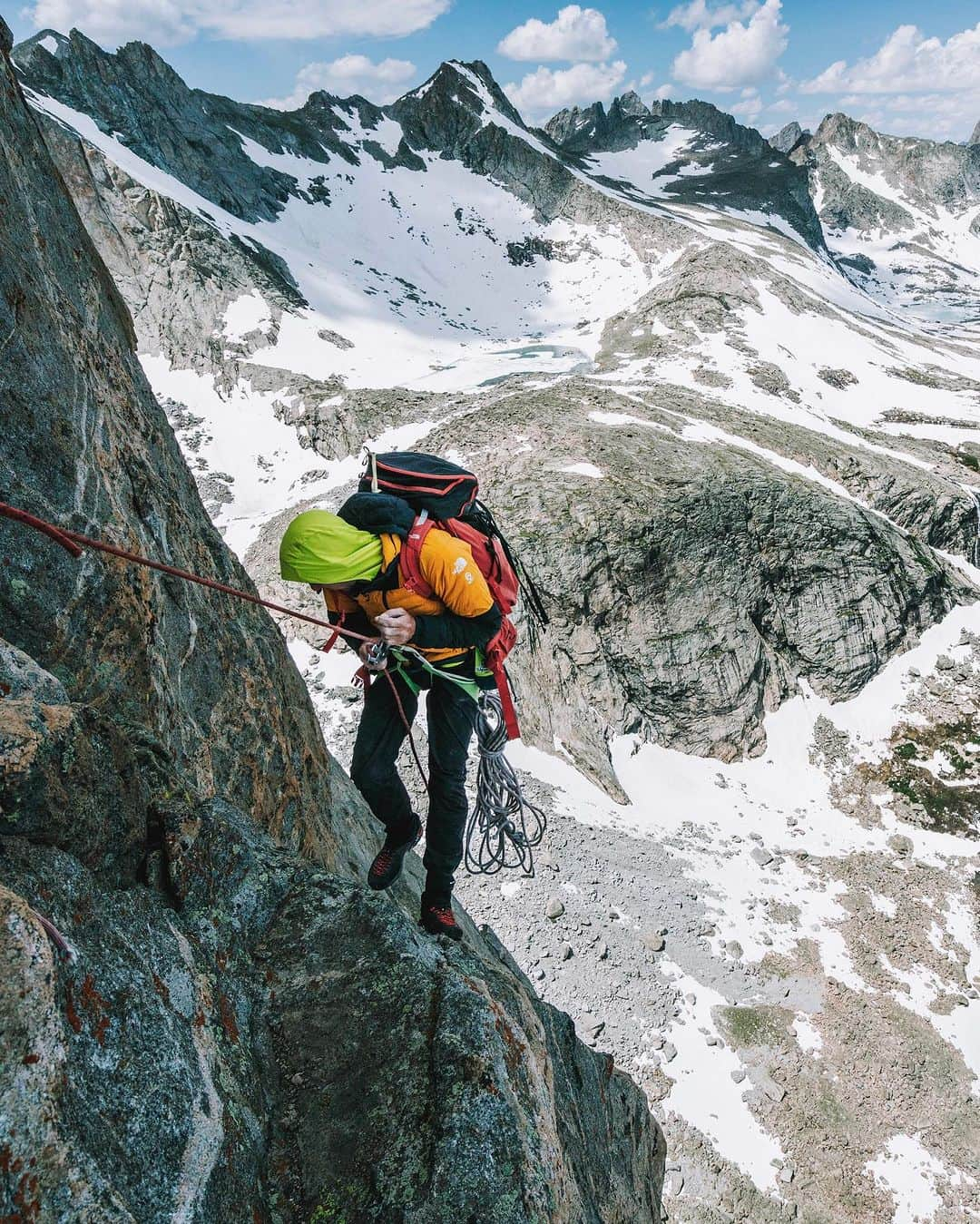 アレックス・オノルドさんのインスタグラム写真 - (アレックス・オノルドInstagram)「@tommycaldwell and I just got out from the Wind River range where we climbed a pretty impressive new route that @jessehuey and @mattsegal put up last year. We did the “Left Hook” variation to All Hooked Up (15 pitch 5.13-) in very cold conditions (but at least that meant that there were no mosquitoes!).  Surprisingly, the 15mi hike into base camp and the days working on the wall all felt like a very pleasant change from biking - I suppose it’s all about what you’re used to.  Overall, I was very impressed by the Winds. My friends have been telling me for years that Mt Hooker is an inspiring, 2000ft wall but I hadn’t quite believed them. Now I do.  And now we keep riding north!  📸 / 🎥  @taylor._shaffer」7月15日 6時14分 - alexhonnold