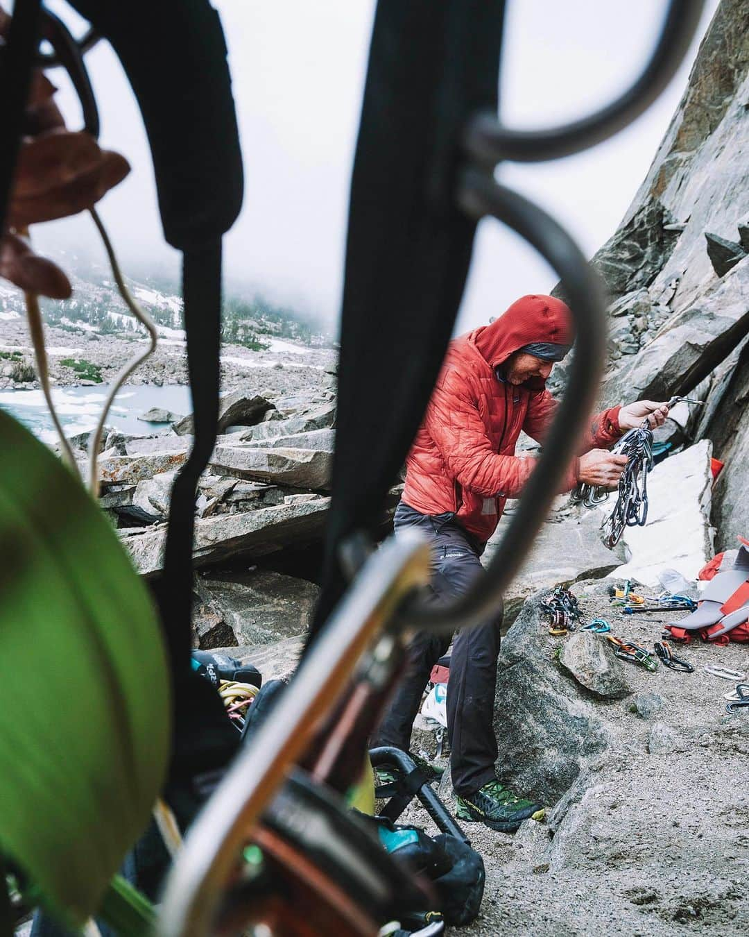 アレックス・オノルドさんのインスタグラム写真 - (アレックス・オノルドInstagram)「@tommycaldwell and I just got out from the Wind River range where we climbed a pretty impressive new route that @jessehuey and @mattsegal put up last year. We did the “Left Hook” variation to All Hooked Up (15 pitch 5.13-) in very cold conditions (but at least that meant that there were no mosquitoes!).  Surprisingly, the 15mi hike into base camp and the days working on the wall all felt like a very pleasant change from biking - I suppose it’s all about what you’re used to.  Overall, I was very impressed by the Winds. My friends have been telling me for years that Mt Hooker is an inspiring, 2000ft wall but I hadn’t quite believed them. Now I do.  And now we keep riding north!  📸 / 🎥  @taylor._shaffer」7月15日 6時14分 - alexhonnold