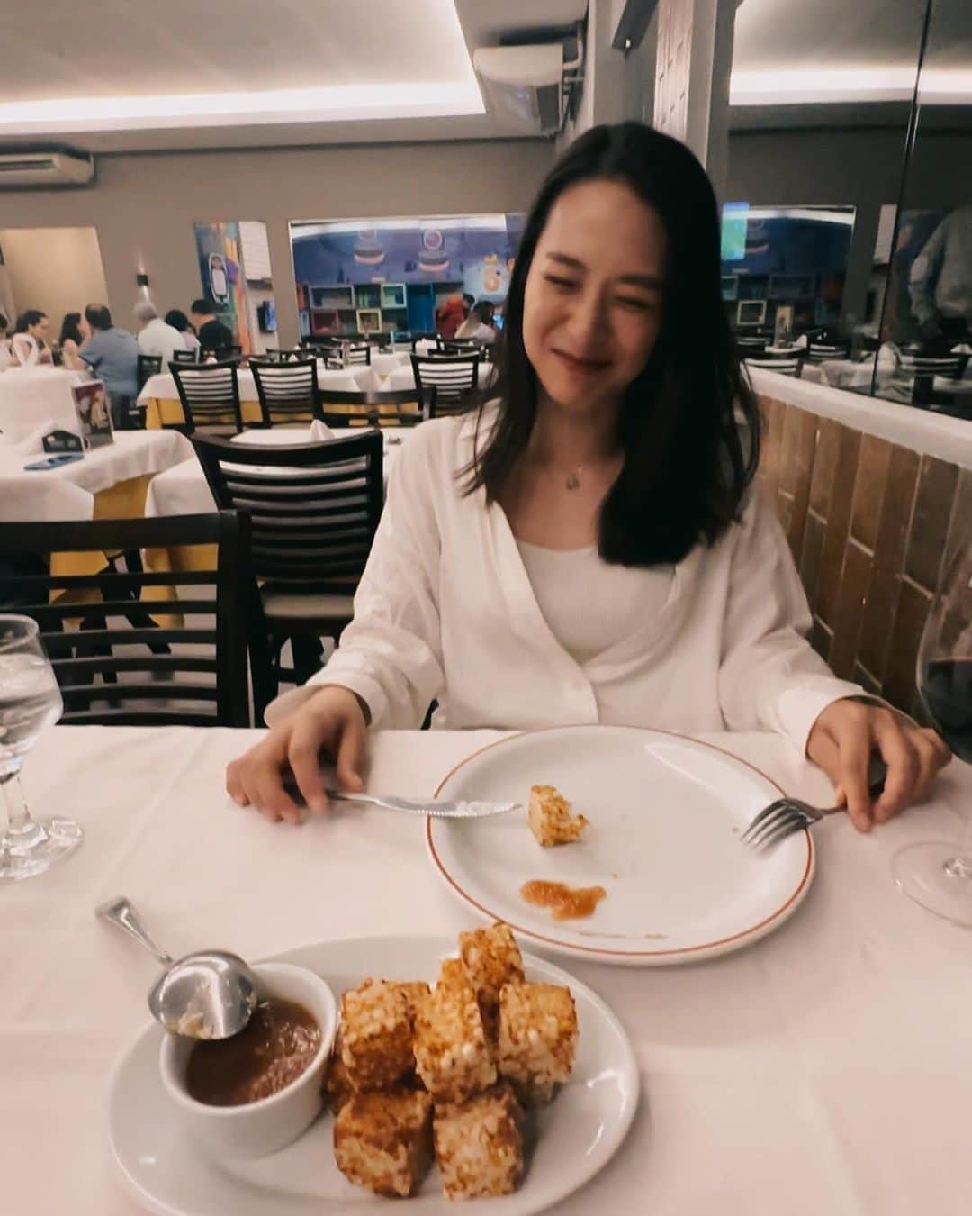 本間愛花さんのインスタグラム写真 - (本間愛花Instagram)「🇧🇷 ブラジルのお料理が全部美味しすぎて…！ ずーっと食べていたいくらい！！ そして毎日赤ワイン飲んでる気がする🍷笑 これはお肉だけど、お魚のお料理も とっても美味しかったのでまたアップします🤗❣️ 今、マナウスからサンパウロに移動中✈️  #ブラジル #マナウス #アマゾン #ブラジル料理」7月15日 6時19分 - aikahonma