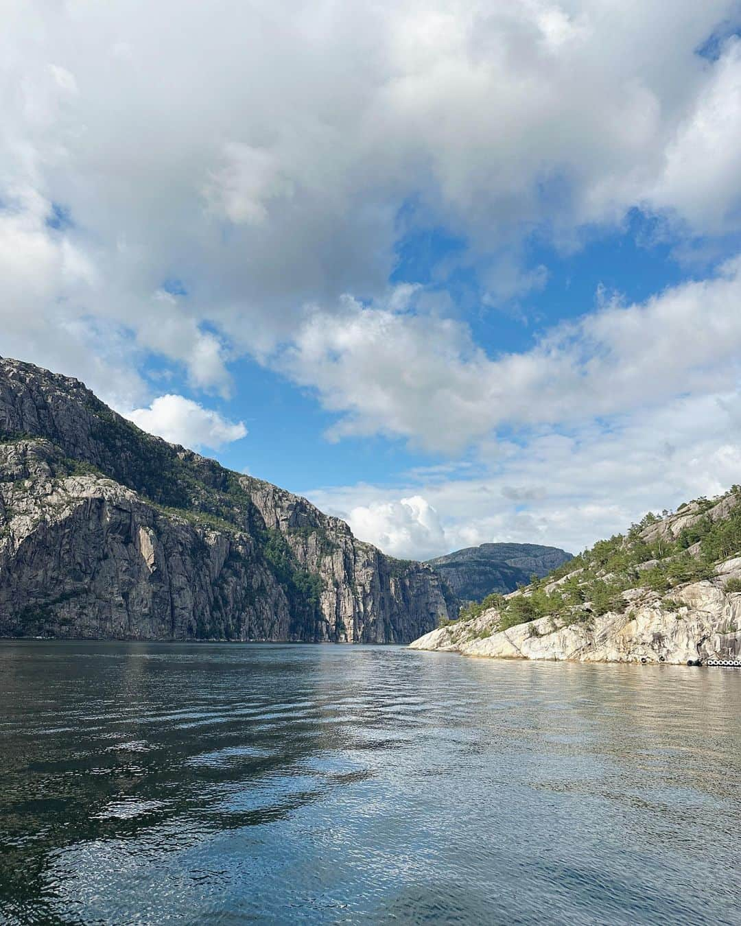 リンジー・エリンソンさんのインスタグラム写真 - (リンジー・エリンソンInstagram)「First trip to Norway! Yes, I know what the sign says 😆🇳🇴」7月15日 6時37分 - lindsellingson