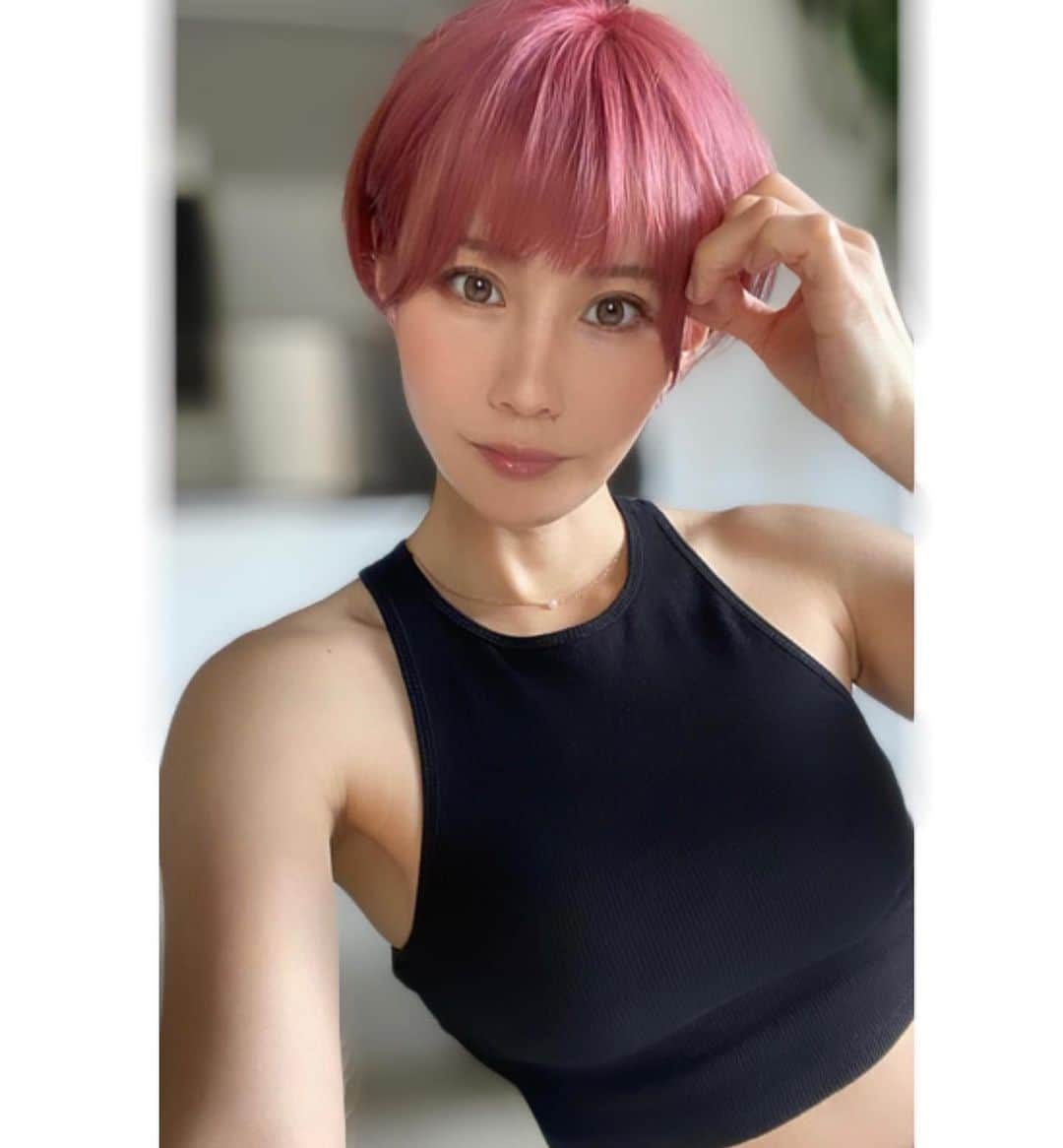 HARUKAさんのインスタグラム写真 - (HARUKAInstagram)「PINK🩷2回目 もうだいぶ経ってるけど🤣  だいたいめちゃくちゃ時差投稿⏳ そして時系列バラバラ🤣 そろそろ投稿頑張っていく🥺  #ショートヘア #ショート #ショートカット #ヘアスタイル #ハイトーンショート #ピンクヘアー #pink #hair #小顔カット #かわいい #夏コーデ #タンクトップ #kawaii #sexy #summer #fitness #fitnessgirl #トレーニング #トレーニング女子」7月15日 6時32分 - haruka_o8o4