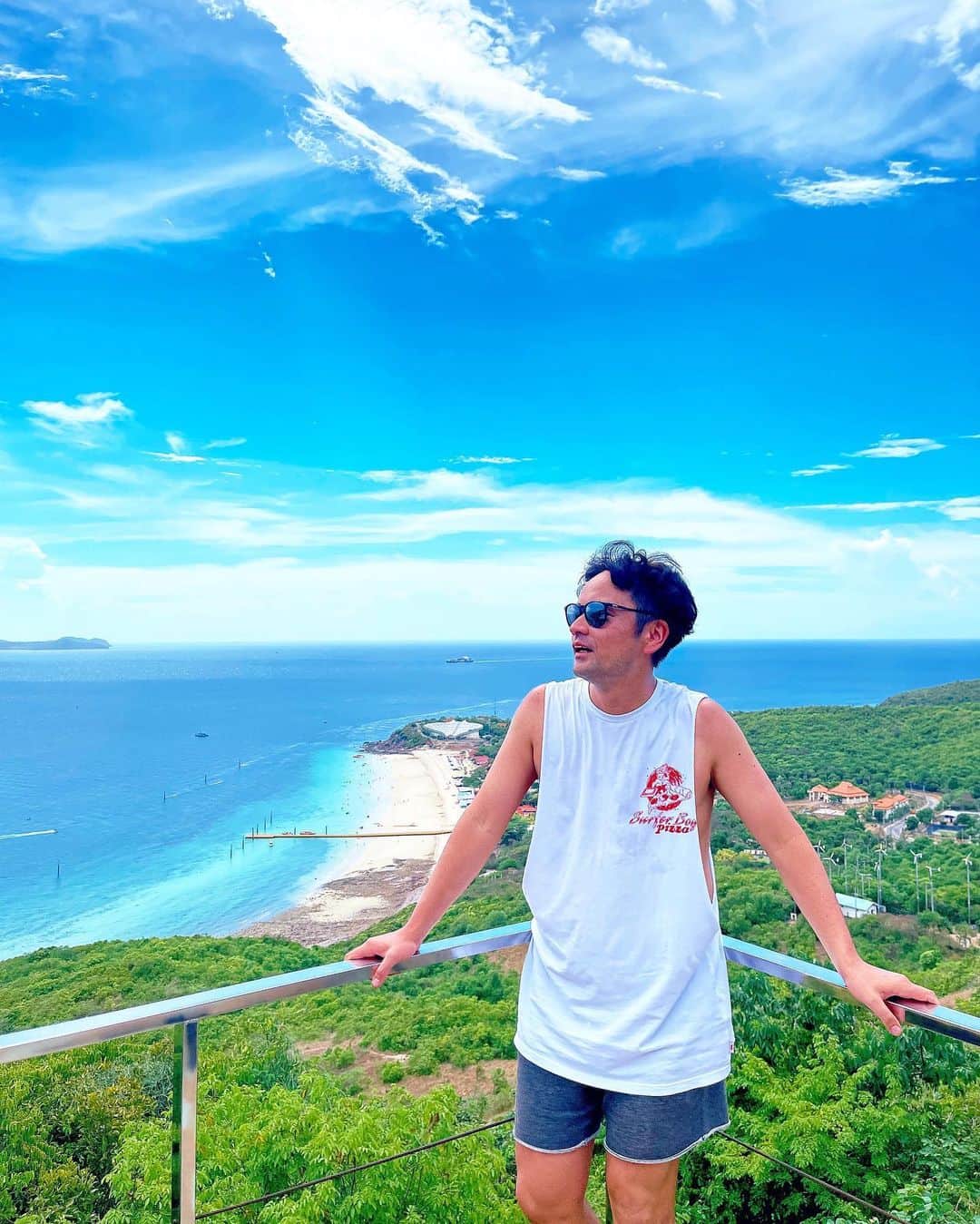 元気☆たつやのインスタグラム：「空+海+緑＝ENERGY  #sky #Sea #Green #ENERGY #THAILAND #beach」