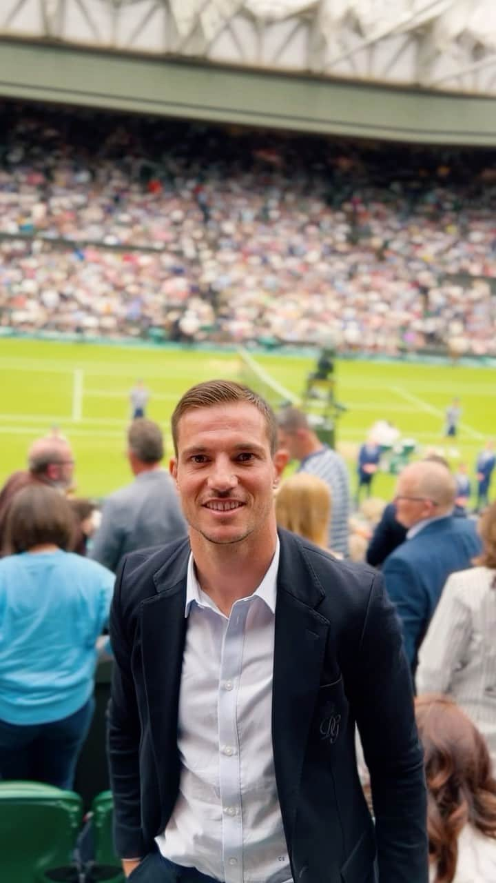 セドリック・ソアレスのインスタグラム：「What a day! Witnessing greatness at Wimbledon 🤩🎾 @djokernole @carlitosalcarazz 💪🏻 #Wimbledon #Moments #ATP」