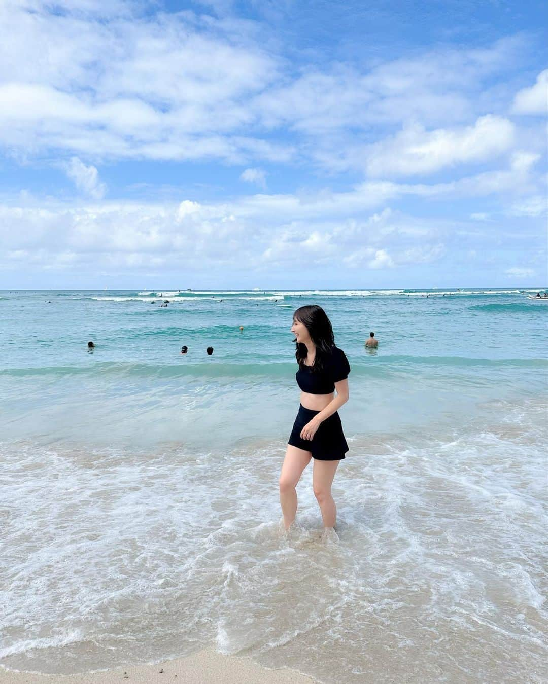 渕上彩夏さんのインスタグラム写真 - (渕上彩夏Instagram)「𓂃 𓂃 𓂃 高校生からの仲良しゆかりとの夏休みin Hawaii🌺  ビーチとプール𓇼 暑くても気持ちいい風がずっとふいてたハワイ🌴  水着 @ua_greenlabel   #Hawaii #ワイキキビーチ #ハワイ #夏休み #プール」7月15日 6時48分 - ayakafuchigami725