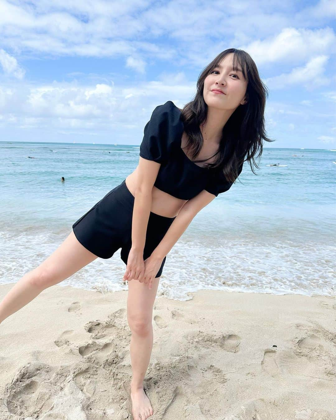 渕上彩夏さんのインスタグラム写真 - (渕上彩夏Instagram)「𓂃 𓂃 𓂃 高校生からの仲良しゆかりとの夏休みin Hawaii🌺  ビーチとプール𓇼 暑くても気持ちいい風がずっとふいてたハワイ🌴  水着 @ua_greenlabel   #Hawaii #ワイキキビーチ #ハワイ #夏休み #プール」7月15日 6時48分 - ayakafuchigami725