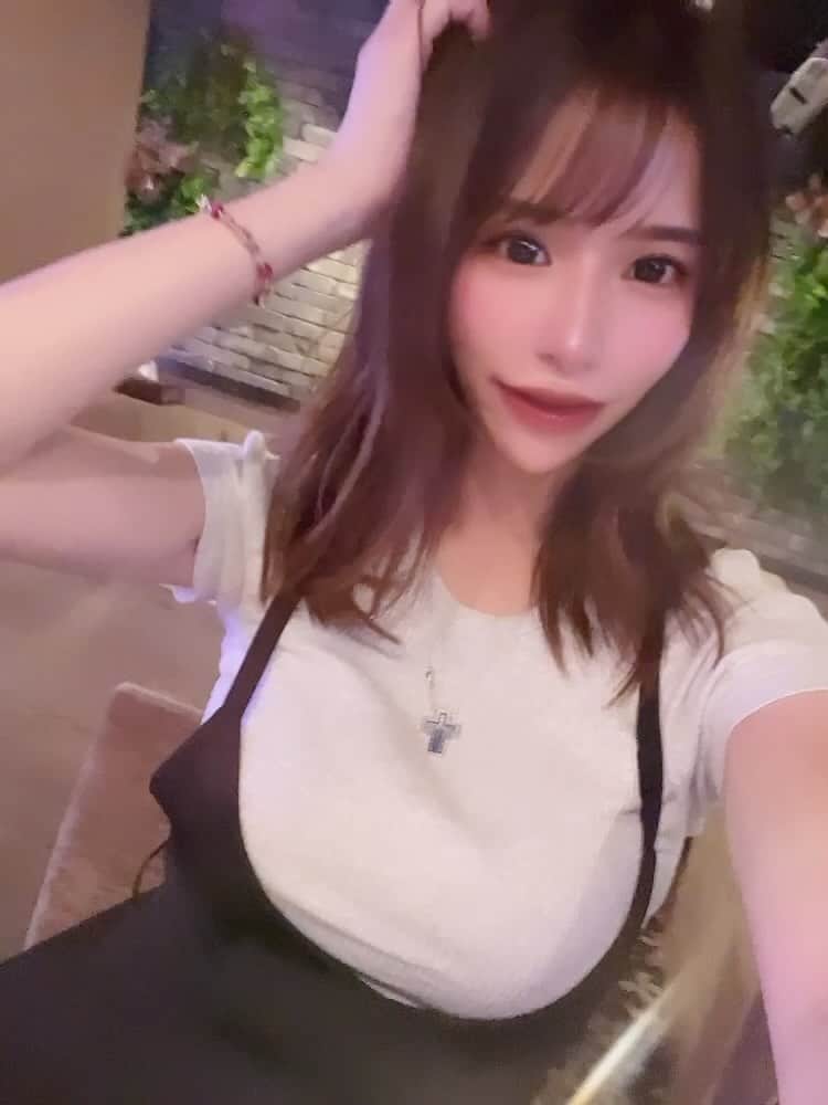 のインスタグラム：「くねくねするなっ」