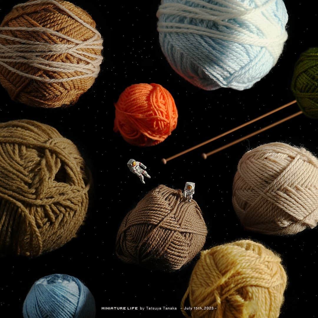 田中達也のインスタグラム：「⠀ “Yarn Planet” ⠀ 無重力のように軽い毛糸 ⠀ ─────────────────── 《EXHIBITION info》 ⠀ 【MINIATURE LIFE展2 in 沖縄】 MINIATURE LIFE EXHIBITION 2 in Okinawa Jul. 12, 2023 - Sep. 3, 2023 ⠀ 【ミニチュアの視点で見る日本－田中 達也】展 Japan from miniatures - Tatsuya Tanaka at Japan House São Paulo until : Oct. 8, 2023 ⠀ 【ミニチュアライフ 神戸エアポート】 MINIATURE LIFE × KOBE AIRPORT ⠀ ─────────────────── 《Coming Soon》 ⠀ 【MINIATURE LIFE展 in 福岡・大野城】 MINIATURE LIFE EXHIBITION in Fukuoka Jul. 22, 2023 - Sep. 3, 2023 ⠀」