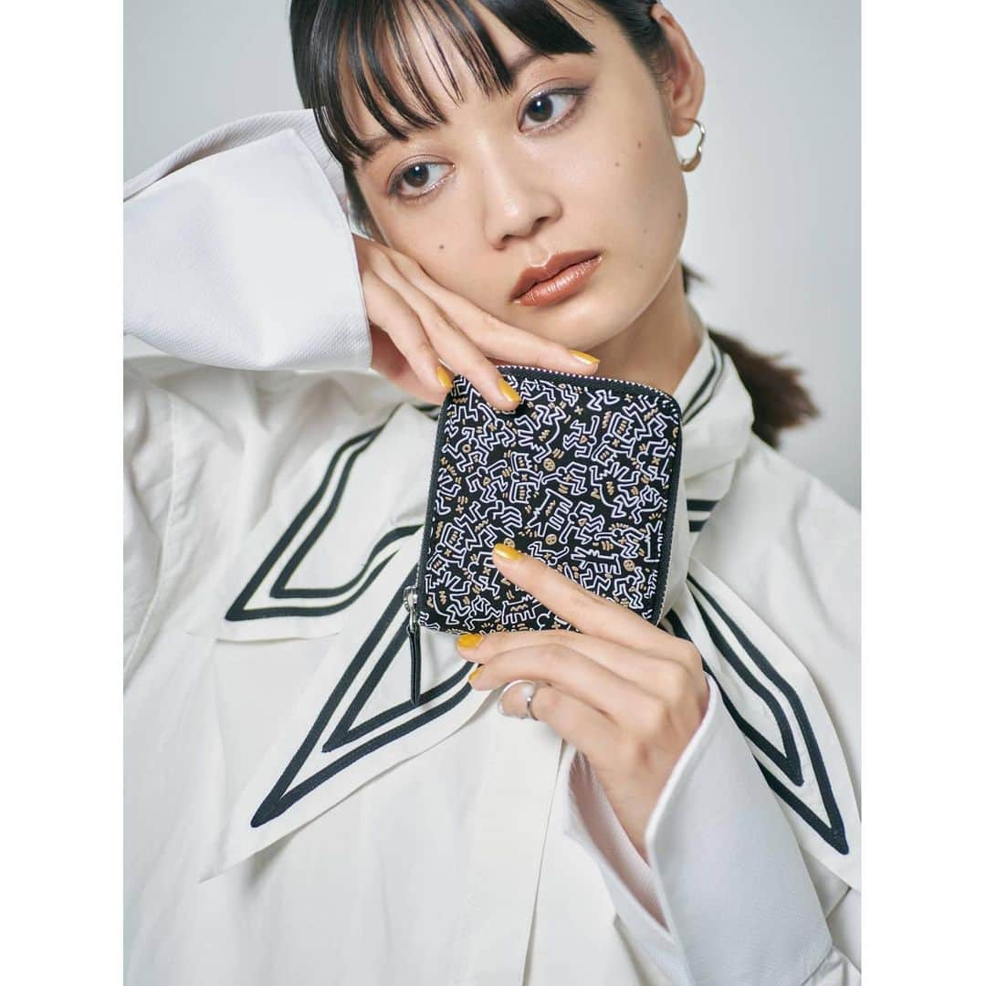 空美さんのインスタグラム写真 - (空美Instagram)「INDENYA×KEITH HARING  🩵🦋💍🐬🪼🧊💎💠  Client：朝日広告社 Director：清水柊子（VEJ）@shiucocco AssistantDirector/ProjectManager：樋泉舞子（VEJ）@maikohan1030 Web Design：山形洋介（VEJ）@2w05ive Front-end Engineer：西野大樹（VEJ）@nsnoki Photography：Nozomi Nishi @noncotonon Movie：清水俊明 @toshiaki104as Stylist：manamimiyamoto @mmmiyamotomanami Makyup：tomoca kitsunai　@tomoca13  Model：Cumi @cumi_jungle, Yuhi Murakami @yuhi_murakami / jungle」7月15日 12時27分 - cumi_jungle