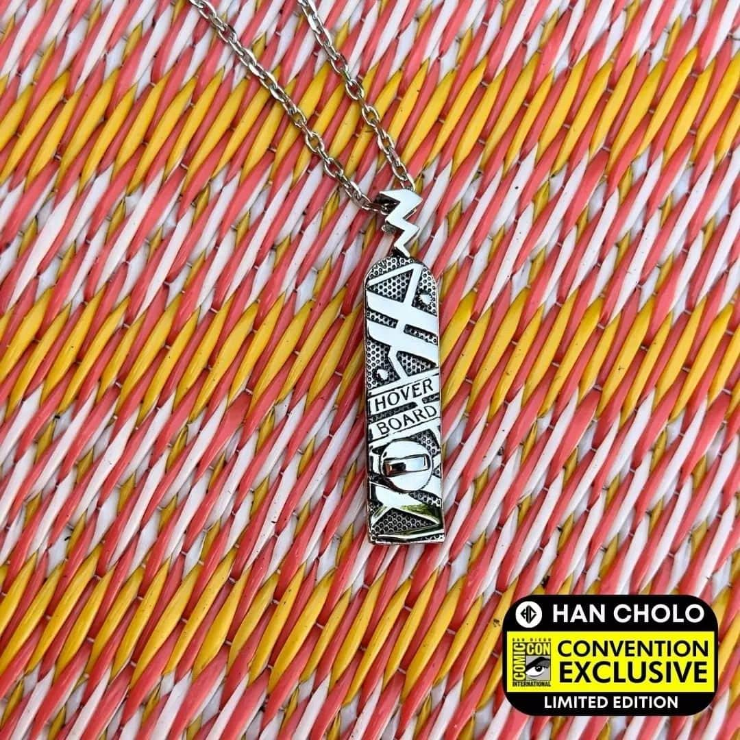 ハンチョロさんのインスタグラム写真 - (ハンチョロInstagram)「We all wish we could ride hover boards in real life, but now you can wear one around your neck. This #BackToTheFutureFashion EXCLUSIVE double sided Hover Board pendant is an ode to the Back to the Future trilogy.  . . . #HoverBoardPendant #BackToTheFuture #instashop #instagood」7月15日 7時06分 - hancholodesigns