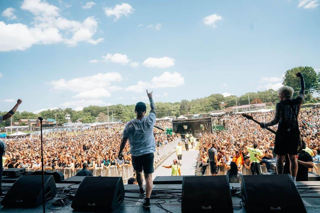 We Came as Romansのインスタグラム：「Ohio, you brought the heat! Thank you @inkcarcerationfestival. 🔥  📷 @paxton.powell」