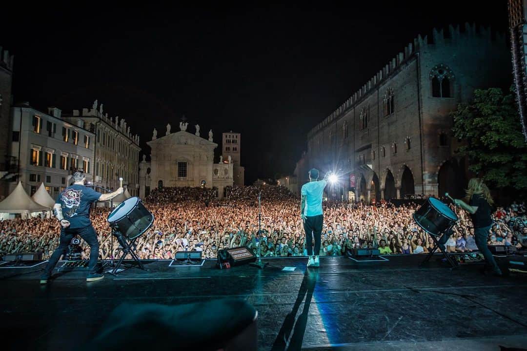 OneRepublicさんのインスタグラム写真 - (OneRepublicInstagram)「Mantova officially has one of the coolest venues in the world. Thanks for hanging with us tonight Itay!」7月15日 7時28分 - onerepublic