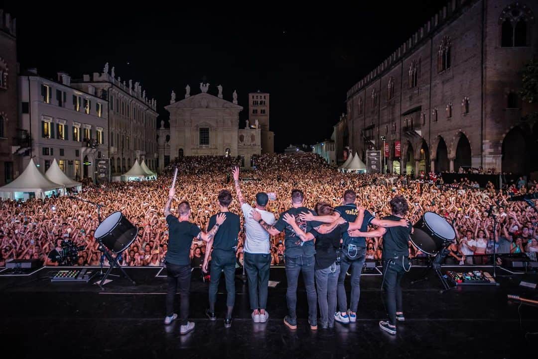 OneRepublicさんのインスタグラム写真 - (OneRepublicInstagram)「Mantova officially has one of the coolest venues in the world. Thanks for hanging with us tonight Itay!」7月15日 7時28分 - onerepublic