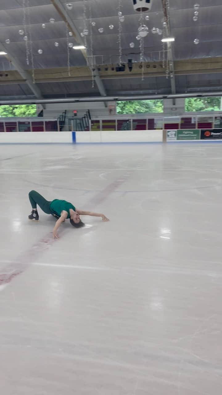 ジョニー・ウィアーのインスタグラム：「14.7.2023 So there I was, twirling to Sam Ryder 🐺, minding my own business… 🎼Fought & Lost by @samhairwolfryder  #figureskating #olympics #samryder #sport」