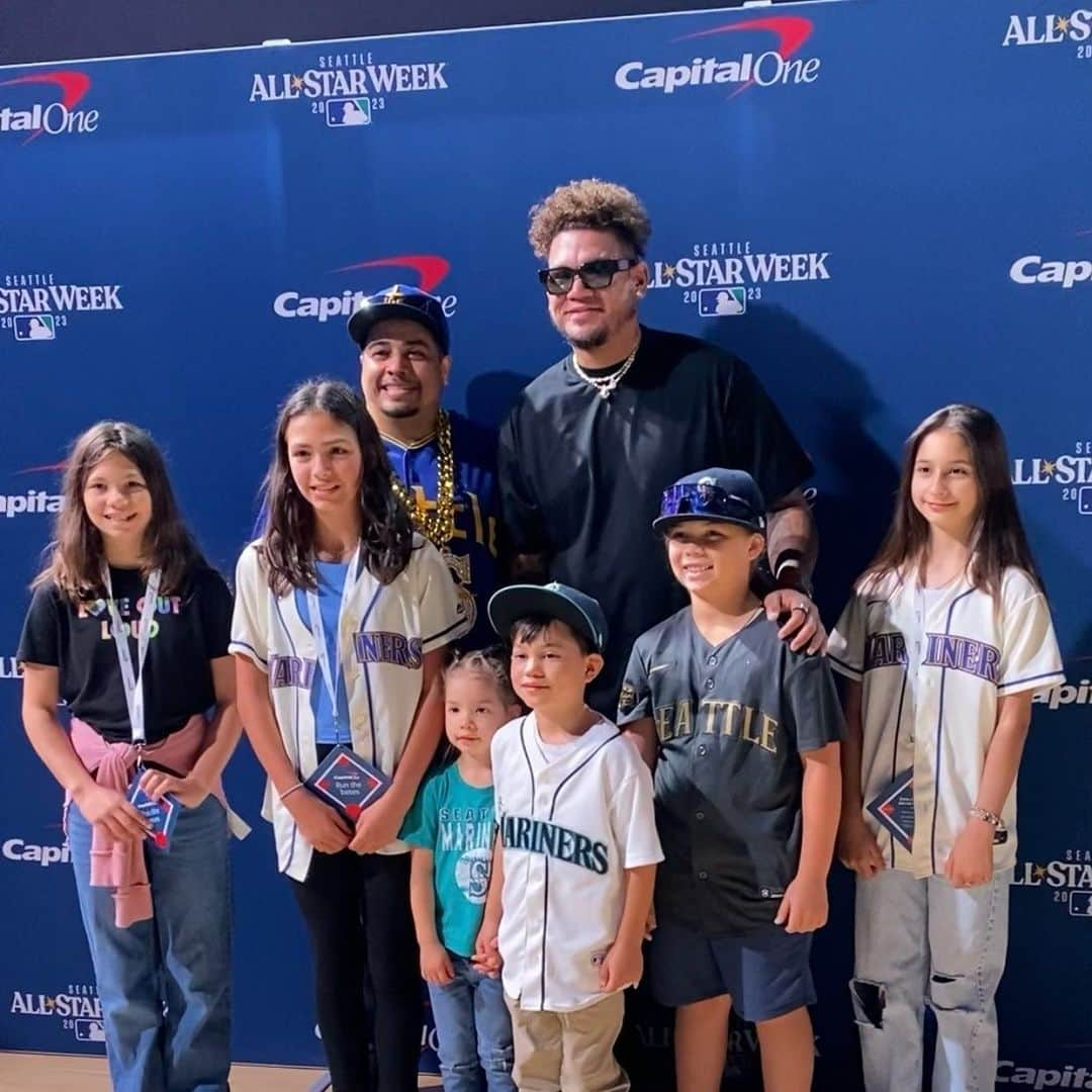 フェリックス・ヘルナンデスさんのインスタグラム写真 - (フェリックス・ヘルナンデスInstagram)「#CapitalOnePartner Had too much fun meeting @capitalone cardholders and taking some swings at Capital One PLAY BALL PARK.」7月15日 7時26分 - therealkingfelix34