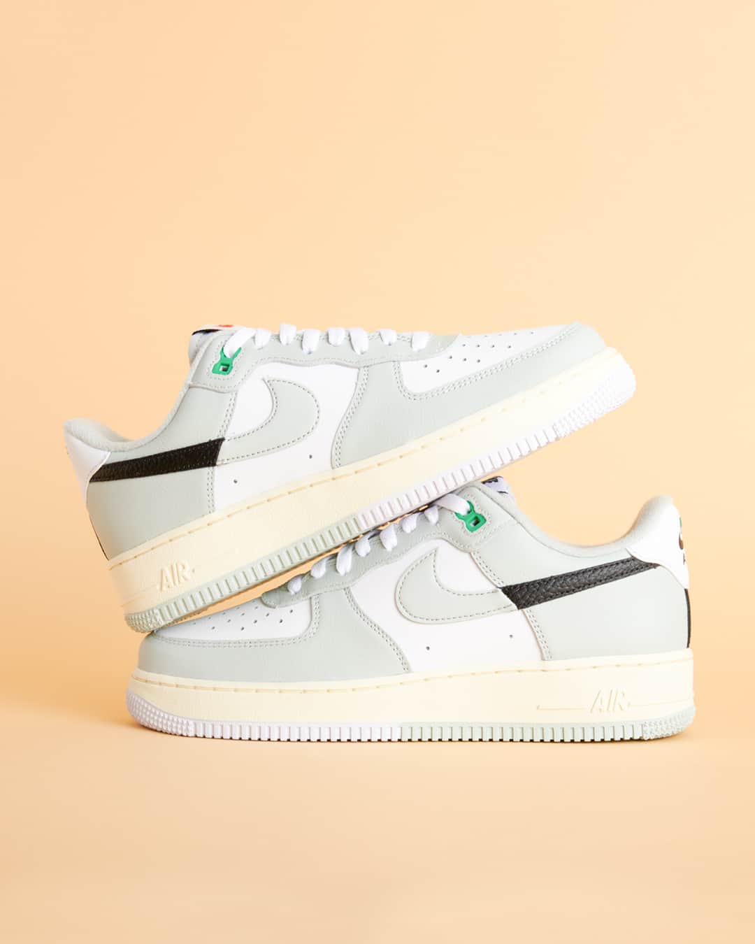 Foot Lockerのインスタグラム：「Same, but different.   Grab this Nike Air Force 1 'Remix' & more from the pack online now.」