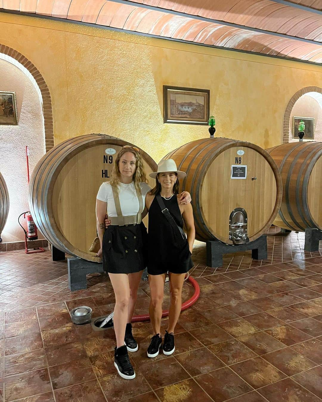 ダニカ・パトリックさんのインスタグラム写真 - (ダニカ・パトリックInstagram)「Under the Tuscan sun ☀️  • The best food so far. And obviously amazing wine! So cool to learn about how wine making works in Italy.」7月15日 7時33分 - danicapatrick