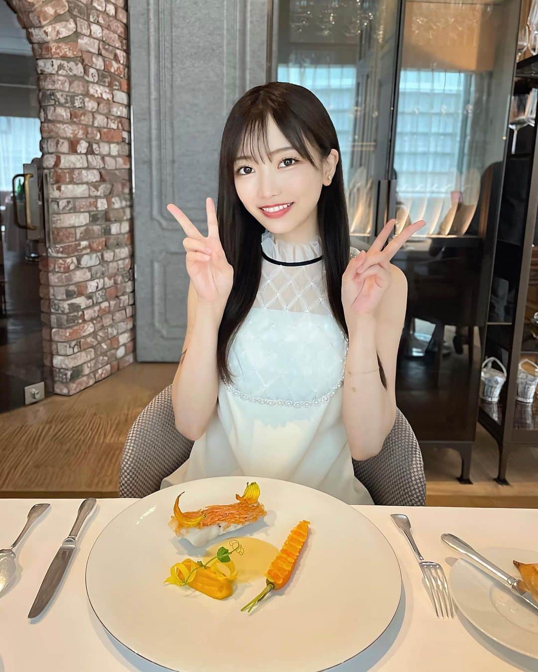 のインスタグラム：「おはよう🍽♡ たまに食べるフレンチ、最高に美味しい☺️✨ . . onepiece: #lilybrown  . #フレンチ #銀座ランチ #銀座グルメ  #食いしん坊 #いっぱい食べる君が好き ？🥕」