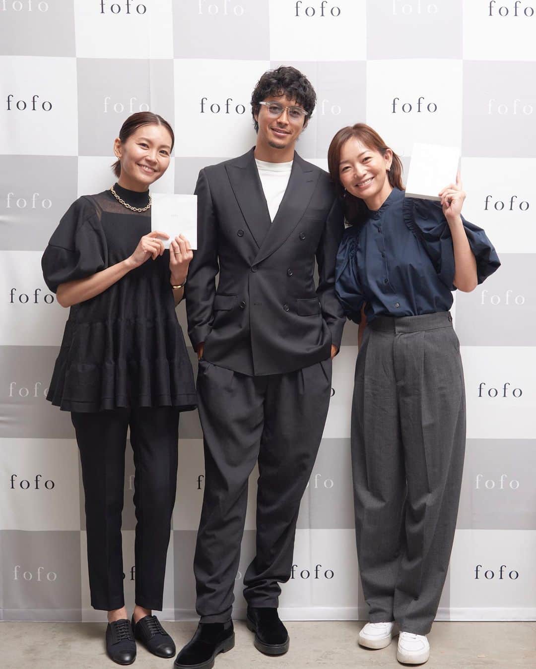 ナオのインスタグラム：「モデルのマイトくんが手掛ける スキンケアブランド　「fofo」のお披露目会へ  @fofotokyo  @maitoo   天然成分100%の日焼け止めはサラッとして良い香り✨ 持ち運びにも便利なサイズなのも良い。 紫外線が強い季節なので日焼け止めとフェイスマスクでしっかりお手入れしなきゃですね^ ^  この日着ていたトップスとジュエリーみんなに褒められました☺️ 嬉しい〜❤️  Tops @adore_jp  necklace @lohmejewelry」