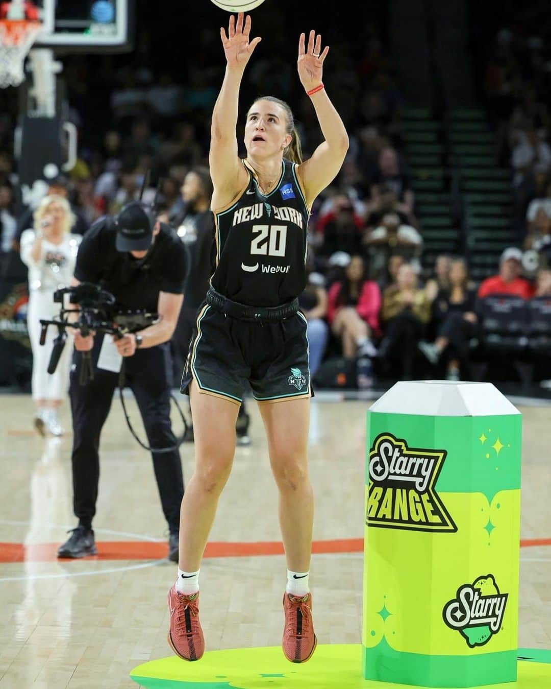 Nice Kicksさんのインスタグラム写真 - (Nice KicksInstagram)「Sabrina Ionescu set the all-time WNBA and NBA 3-point record with 37PTS in the final round of the 3-Point Contest wearing a brand new Nike Sabrina 1 PE 🔥🔥🔥 @nicekickshoops」7月15日 8時13分 - nicekicks