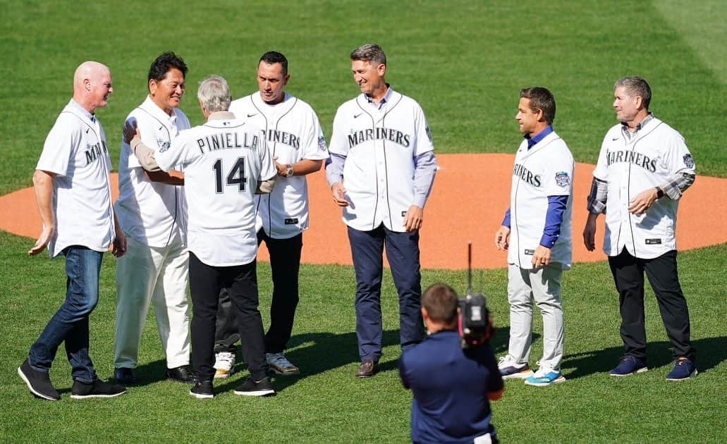 佐々木主浩さんのインスタグラム写真 - (佐々木主浩Instagram)「It’s good to see you again #2001 #mlb #allstargame  #member  #seattle  #baseball   #2023 MLBAll-Star Game」7月15日 8時09分 - sasakikazuhiro.22