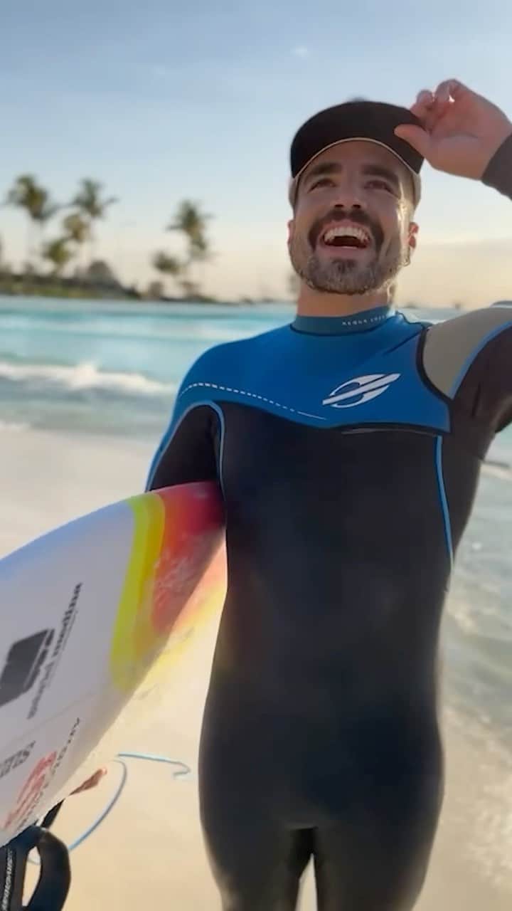 カイオ・カストロのインスタグラム：「Galera, a inauguração da nossa piscina de ondas já tem data e local -> dia 17 de novembro de 2023, na Surfland, em Garopaba!  Quer surfar com a gente? Acesse o nosso site surflandbrasil.com.br e reserve a sua sessão de sonho com seus amigos e família.  #PiscinadeOndasSurfland #FamiliaSurflandBrasil #wavegarden」