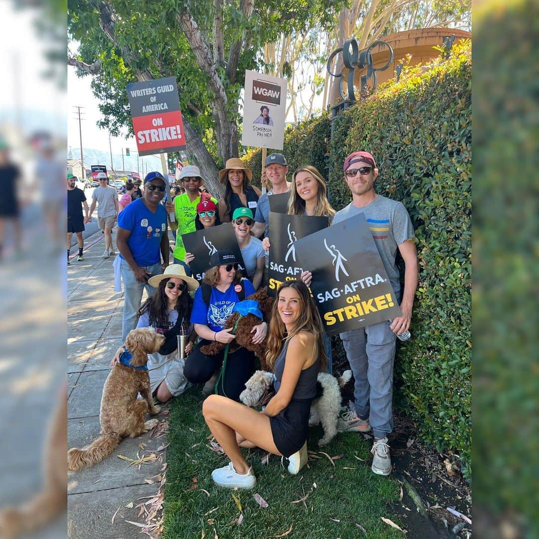 カミラ・ルディントンのインスタグラム：「Day 1 for us.. got to join the #wga once again, this time with a new sign.  🤝union solidarity🤝  So proud to be part of this fight right now alongside so many incredible artists and collaborators who are the magic in this industry ✨   #sagaftrastrong #sagaftrastrike」