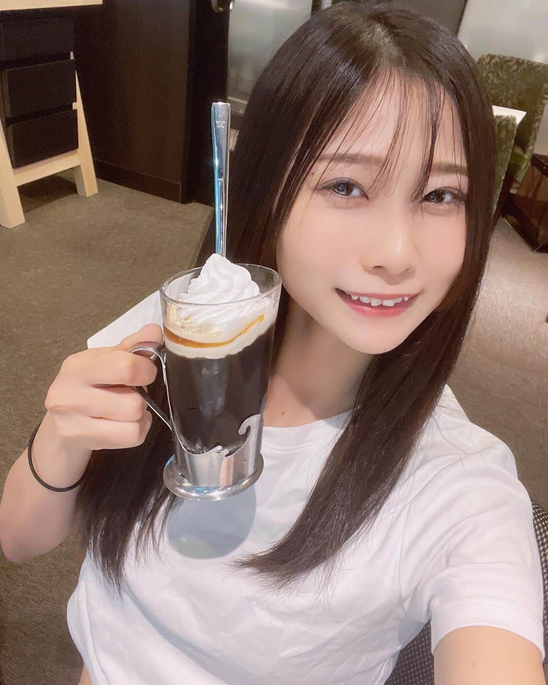 塩野響子のインスタグラム：「⠀ウインナーコーヒー☕️」