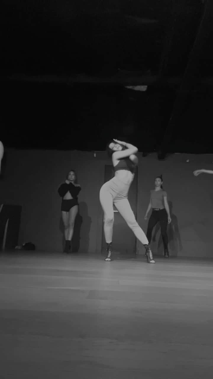 のインスタグラム：「. 音とるの難しい！勉強勉強🤔🤔  @mdcdance」