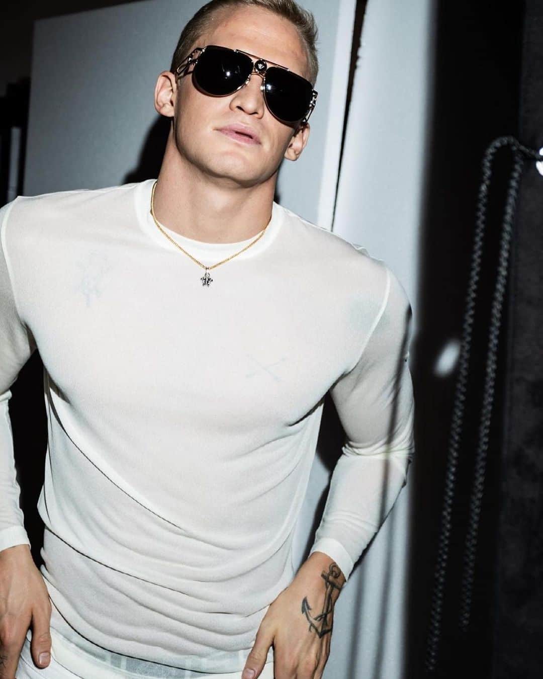 コーディー・シンプソンのインスタグラム：「TB VERSACE MENS EYEWEAR 2021 @versace」