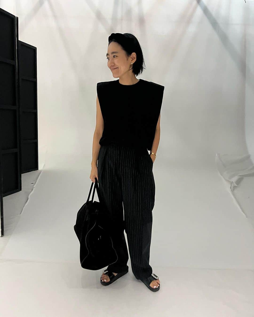 金子綾さんのインスタグラム写真 - (金子綾Instagram)「yesterday's... #ootd  #akcloset  #shootingday   スタジオはクーラーで冷えるから レッグウォーマー持参。」7月15日 8時43分 - ayaaa0707