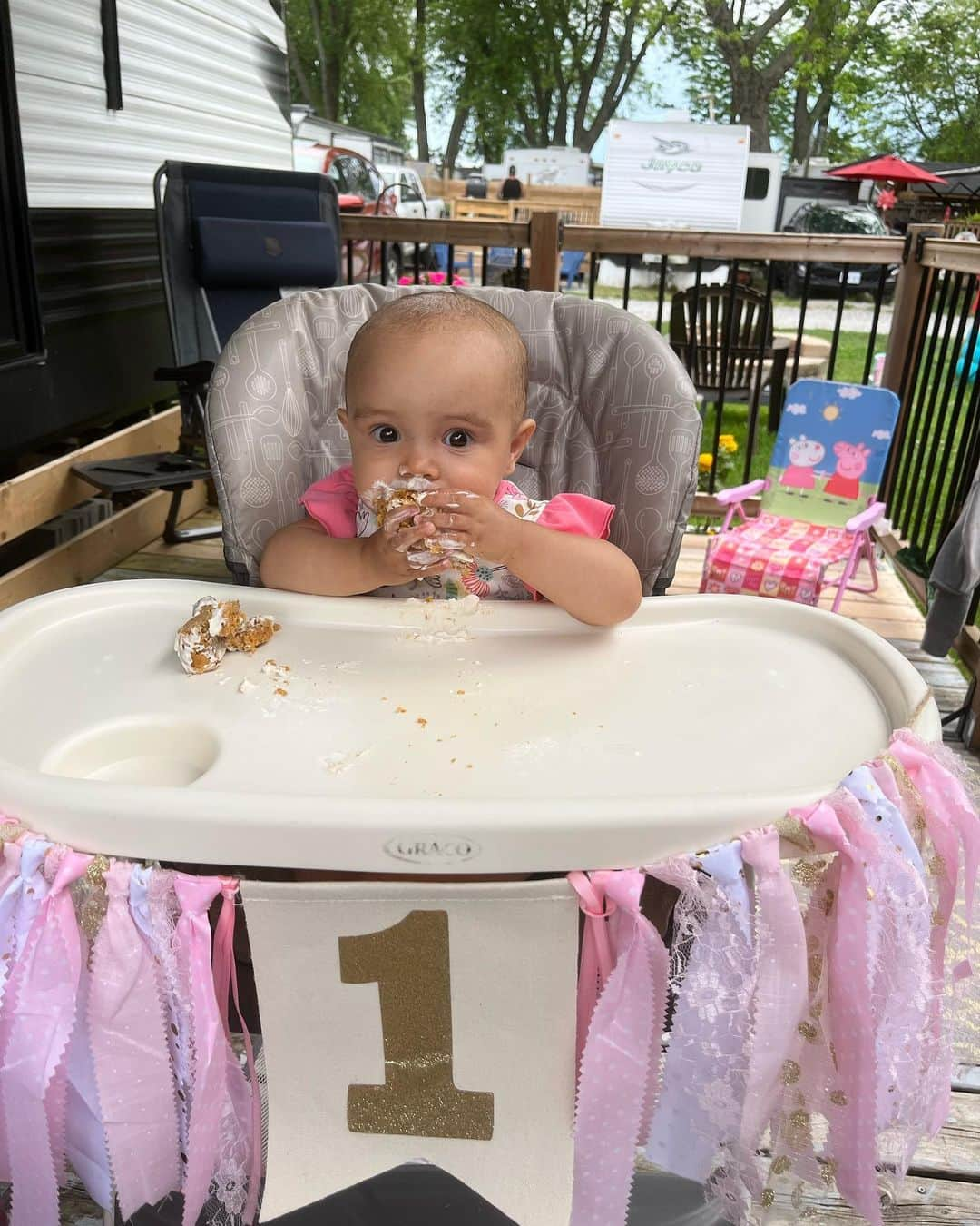 メーガン・デュアメルさんのインスタグラム写真 - (メーガン・デュアメルInstagram)「Happy Birthday Miya 🎂   Miya is 1!   She loves to eat. Loves loves loves it. The scream that comes out of her if you need a second to cut up more food is outrageous!   She ate a huge piece of her sweet potato cake (always 🌱) and loved when we sang Happy Birthday!  #thisisone #firstbirthday #miyacharlierose #one #birthdaybaby」7月15日 9時08分 - meaganduhamel