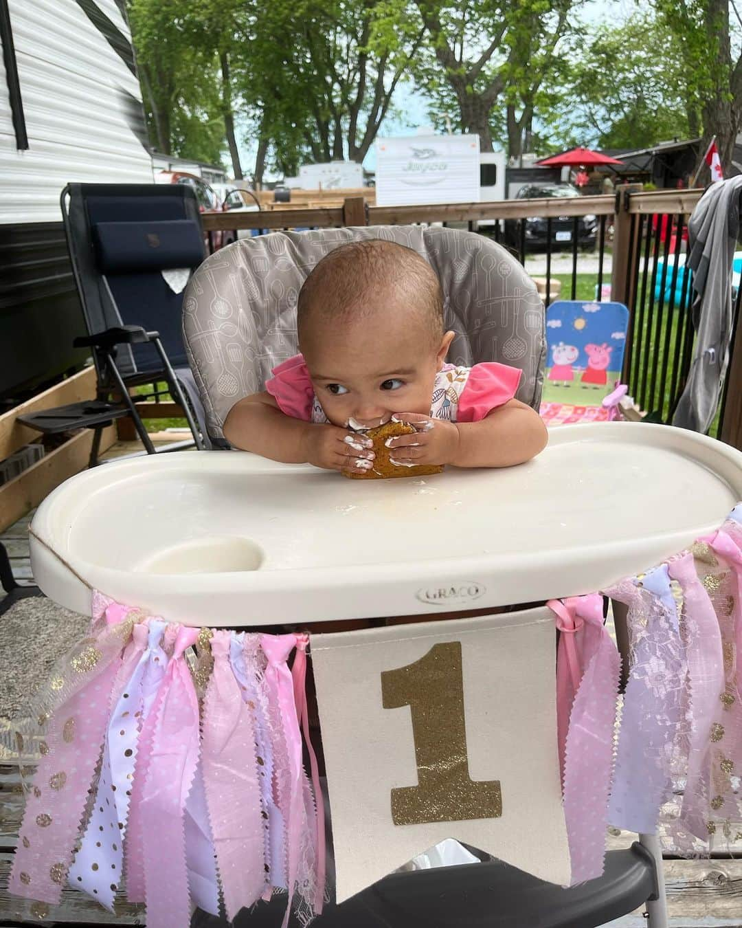 メーガン・デュアメルさんのインスタグラム写真 - (メーガン・デュアメルInstagram)「Happy Birthday Miya 🎂   Miya is 1!   She loves to eat. Loves loves loves it. The scream that comes out of her if you need a second to cut up more food is outrageous!   She ate a huge piece of her sweet potato cake (always 🌱) and loved when we sang Happy Birthday!  #thisisone #firstbirthday #miyacharlierose #one #birthdaybaby」7月15日 9時08分 - meaganduhamel