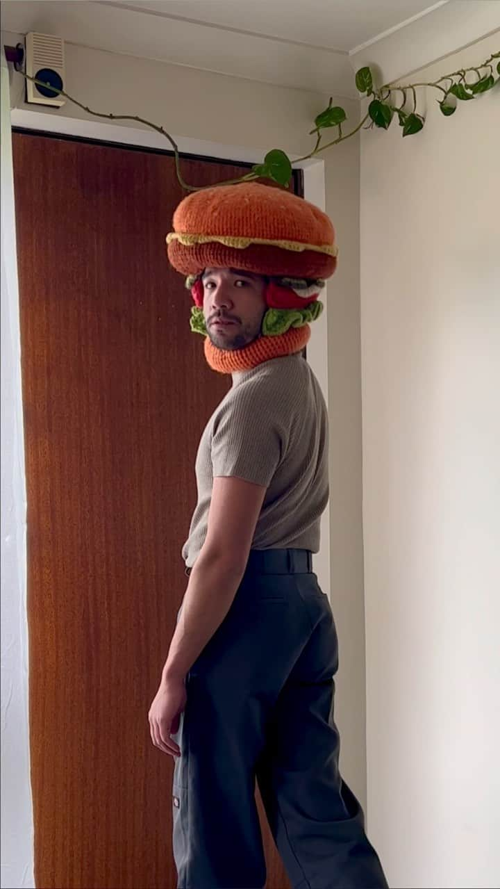 Phil Fergusonのインスタグラム：「Nothing wrong with letting people know they look on point (if they’re a literal burger) xx  #burger #food #hat #foodhat #crochet #knit #booty #craft #art #reels #melbourne #winter」