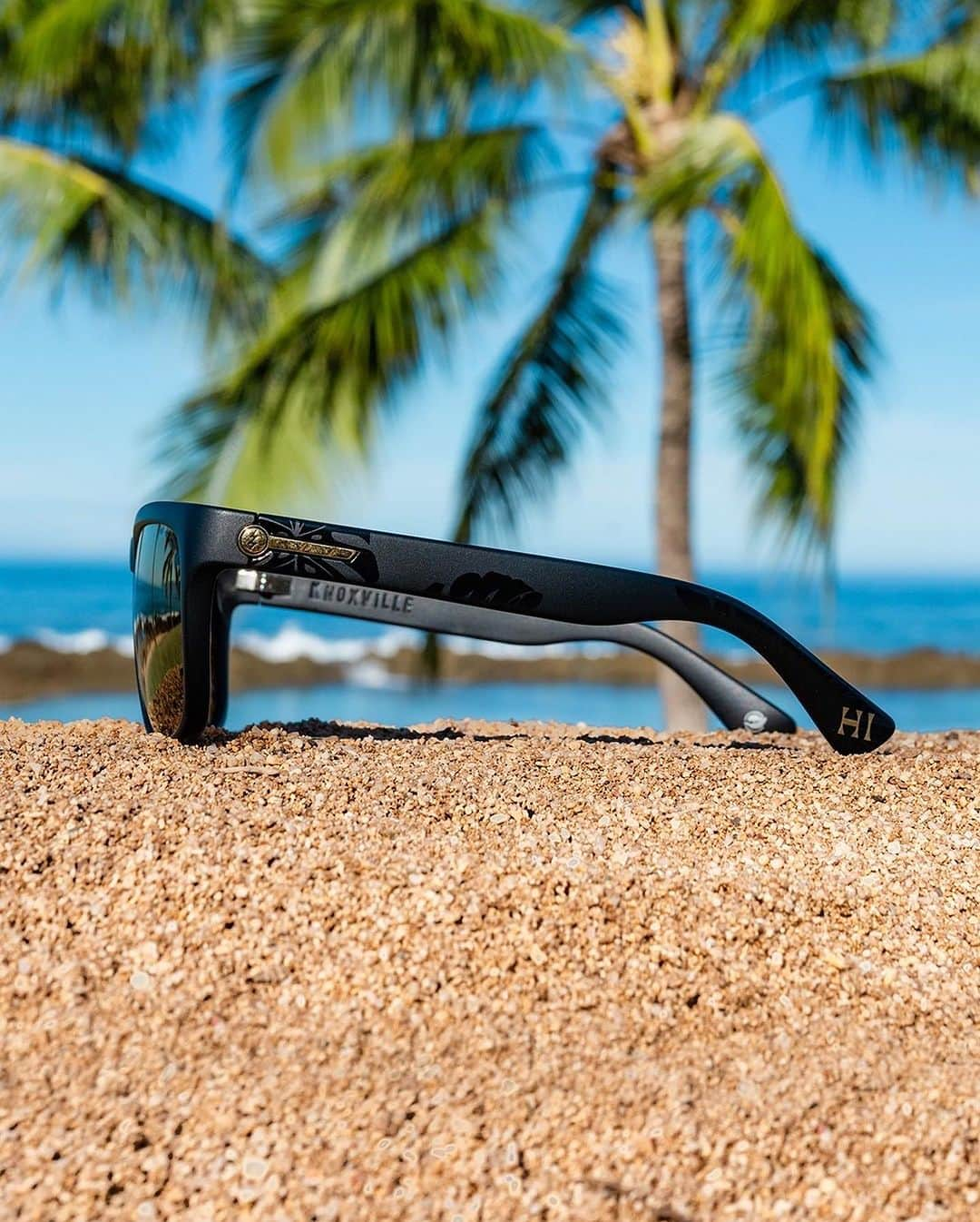 Electric_Fishingさんのインスタグラム写真 - (Electric_FishingInstagram)「Introducing two new color stories inspired by the Aloha spirit. Get a taste of the islands with our Knoxville and Swingarm frames! This limited colorway features custom leaf, island, and HI prints in our best-selling Knoxville and Swingarm frames.⁠ ⁠ A portion of proceeds from these Hawaiian inspired frames will be donated to our partners @sustainablecoastlineshawaii⁠ ⁠ 🌺🌴🕶️  #ElectricSunglasses #PolarizedSunglasses #StyleThatPerforms #ElectricFishing」7月15日 9時17分 - electric_fishing