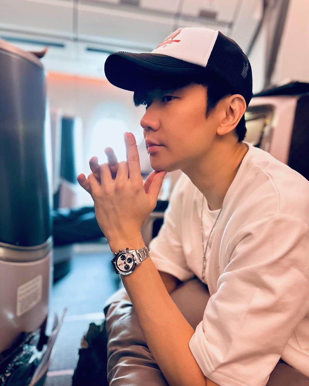 林俊傑のインスタグラム：「Morning flight.  @rimowa  #RIMOWA #RIMOWAcolours #RIMOWAoriginal  #arcticblue」
