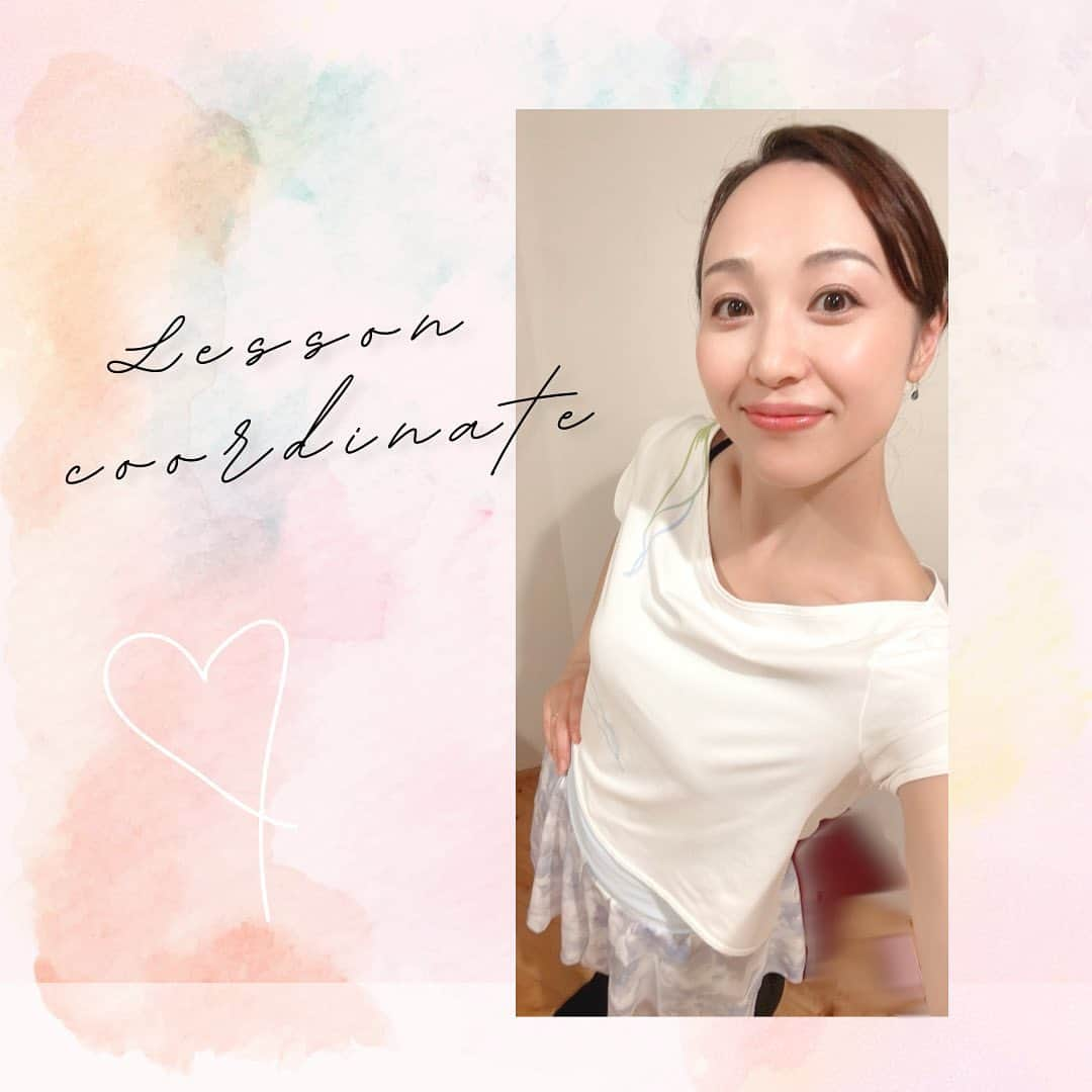 楓ゆきのインスタグラム：「⁡ ⁡ ⁡ ⁡ 　　　　　𖧷𝐫𝐚𝐟𝐟𝐢𝐧𝐞×楓ゆき𖧷  ⁡ ⁡ 　　可愛い子供たちにバレエLesson♪ 　　Yuki's designウェアを着て   先生、ノリノリです。✌︎ ⁡ 　　一生懸命真似してバーレッスンしてくれたり 　「足はやいのー」とダッシュしだしたり💨 　　急に逆立ちをしだしたり🫣 　　子供たちは本当におもしろい🤪。 　　そして本当にかわいいです☺️♡♡♡ ⁡ ⁡ 　　写真では全然ウェアが見えてないけど（笑）、 　　ご紹介させて頂きますね𓂃 　　 ⁡ 　𖧷セットウェア(中のインナーは自持ちキャミ) 　𖧷ロールダウンフレアパンツ ⁡ ⁡ 　どちらもサラッと着心地がよくて 　使いやすさ抜群！！✧✧ 　ぜひお試しくださいませ𓂃🤭 　 ⁡ 詳しくはこちら→ @tanks.from_k  ⁡ ⁡ セットウェア¥7,700 ロールダウンフレアパンツ¥8,800 ⁡ ✧お買い求めは「NAWA MALL」から⬇️ (プロフィール　@yuki_kaede.tan をタップ) https://www.nawa-store.jp/p/search?&tag=kaede 　  ⁡ 💖🌼SUMMER SALE開催中🌼💖 7/17 まで、トラペーズネックレオタードが お買い得ですよ🤭いっそげ〜⭐︎⭐︎⭐︎ ⁡ ⁡ 　 　 ⁡ ⁡ ⁡ #yuki'sdesign #バレエウェア#バレエ#レッスン着#スポーツウェア#こだわりデザイン#アンジュ #娘役#宝塚#楓ゆき#バレエレオタード#コーディネート#Lesson#スタイルup#娘役レオタード#dance#fitness##Ange #名和株式会社#raffine×楓ゆき ⁡ 　　 　 ⁡ ⁡  ✧お買い上げ特典のご案内𓆸✧ ⁡ 今回は楓ゆきデザイン商品お買い上げの皆様に 「ビューティーワンポイントアドバイス✨」 のショートムービーをプレゼントしております💕 ひと商品につき１つのムービーで計7種類の楓流アドバイス動画をご用意しました☺️✨ こちらはQRコードでのプレゼントとなり、なんと無期限でご覧いただけます😳🙌🏻 　　 ✨✨✨✨✨✨ ⁡  ⁡ ✿下記のアカウントでは 名和株式会社"raffine"✖️楓ゆきコラボ企画の販売に関しての新情報、製作過程の模様や私の想いなどPOSTしております。 ⁡ ⁡  Please Follow❣️ 　　↓↓↓ ⁡  @tanks.from_k 😉✨」