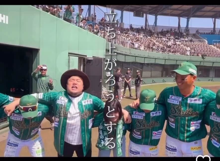 大西宏明のインスタグラム：「堺シュライクス❗️ @sakai_shrikes  2023年season開幕戦⚾️  試合前！最高の円陣📣 これのおかげで熱い試合ができました✨  @_____hippy_____ 君 #hippy 君有難うございました✨ 出会いに感謝^_^  #独立リーグ #野球 #プロ野球 #野球好きな人と繋がりたい  #近鉄バファローズ #オリックスバファローズ #横浜denaベイスターズ  #福岡ソフトバンクホークス」