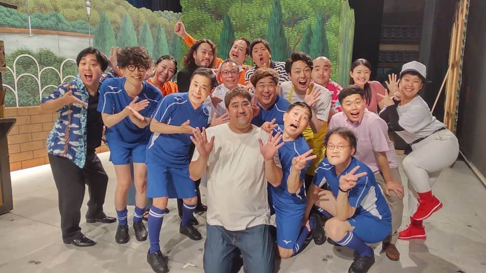 吉本新喜劇のインスタグラム：「諸見里大介 新喜劇入団10周年記念公演 ⭐️シュポシュポカーニバル⭐️ 満員御礼にて無事終了しました🥳  お越しいただいた皆さま 本当にありがとうございました🙇‍♂️  今後も15年、20年と引き続きよろしくお願いいたします🙇‍♂️🙇‍♂️」