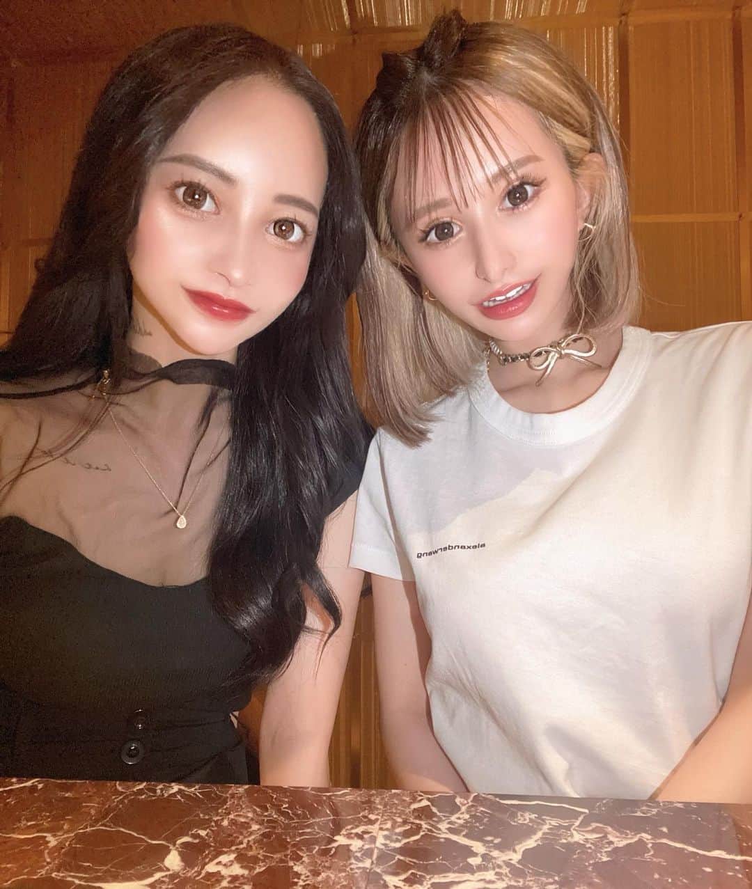 橘ハナのインスタグラム：「… 西麻布にある【es】でぞらとごはん会👼🏼 … おはなしの途中で 「ぞらかわいいねえ」「今日も顔面かわいいねえ」 って言うと 「うん、ありがとう、んでね～」って また話し始めるこのくだり何回やったんだろ (付き合い長いのに毎回) … 「SUGALABO」のシェフが独立して出来た フュージョンレストランでフルコースを頂いたっ どれも全部おいしすぎた、、、 … いつもお店予約してくれてありがとっ またごはん会しよねっ … #西麻布 #es #フレンチ #イノベーティブ #予約困難店 #会員制 #女子会 #グルメ」