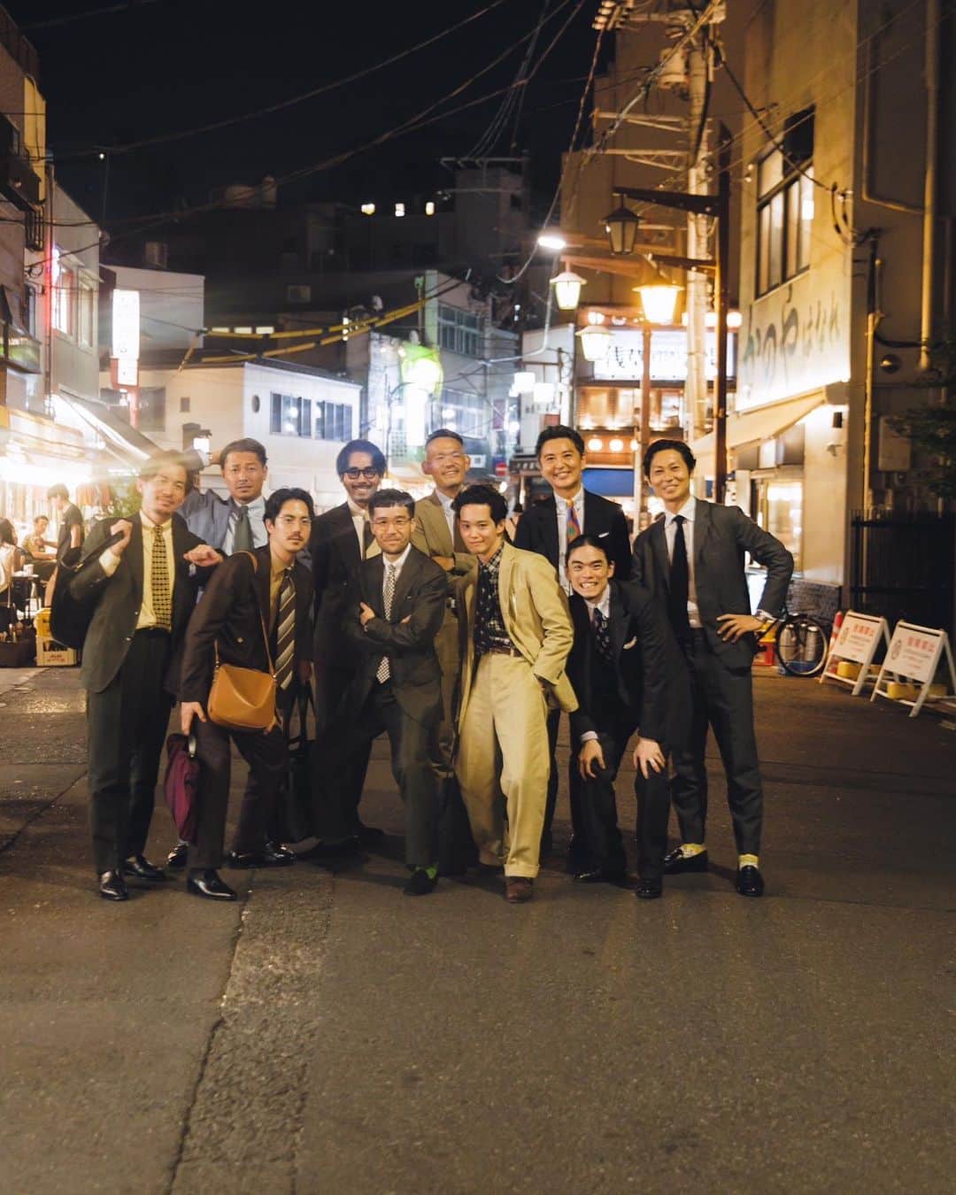 Yuya Hasegawaのインスタグラム：「#背広散歩  タイドアップして態度アップしないよう紳士に真摯にオシャレを楽しむ新しい活動が生まれました。」