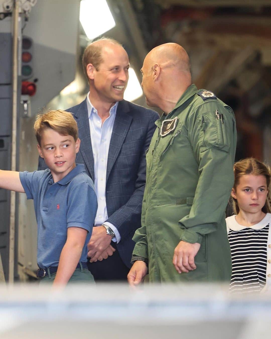 Just Jaredさんのインスタグラム写真 - (Just JaredInstagram)「Prince William and Princess Catherine of Wales brought all three of their kids - Prince George, Princess Charlotte, and Prince Louis - to the RAF Air Tattoo in Fairford, England, where they got a tour of the C17 Plane #PrinceWilliam #PrincessCatherine #KateMiddleton #PrinceGeorge #PrincessCharlotte #PrinceLouis #BritishRoyalFamily Photos: Backgrid」7月15日 10時38分 - justjared