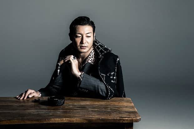 つるの剛士のインスタグラム：「【お知らせ🎤】  気がつけば芸能生活30年目に驚きました。 気がつけば歌っていて、 沢山の方に聴いていただき、とにかく感謝しかありません。 気がつけばコロナ禍中はほとんどライブもせず歌えていませんでした。  久しぶりに歌います。 久しぶりのbillboard。  ご夫婦、恋人、お友だち、もちろんお一人でも… よかったら是非つるのうた聴きにいらしてください。  ——"つるの剛士 芸能生活30周年記念"🎤—— ～Billboard Live "つるのうた2023“～  今年芸能生活30周年を迎えた、俳優、タレント、歌手として多彩に活躍する、つるの剛士がビルボードライブに登場。2009年にリリースしたカバーアルバム「つるのうた」、「つるのおと」は2作トータル60万枚セールスを記録。以降、コンサートをはじめ精力的に音楽活動を行っている。今回4年ぶりの登場となる彼が、ビルボードライブの空間で一体どのようなサウンドを奏で、そしてパフォーマンスを魅せてくれるのか期待が高まる。つるの剛士だからこそ感じられる、スペシャルなステージを心ゆくまで堪能して欲しい。  【9/9（Sat）大阪】 1st Stage Open 15:30 Start 16:30  2nd Stage Open 18:30 Start 19:30  （リンクは👆プロフィール下のハイライトにて）  http://www.billboard-live.com/pg/shop/show/index.php?mode=detail1&event=14240&shop=2  【9/23（Sat）横浜】 1st Stage Open 15:30 Start 16:30  2nd Stage Open 18:30 Start 19:30  （リンクは👆プロフィール下のハイライトにて）  http://www.billboard-live.com/pg/shop/show/index.php?mode=detail1&event=14241&shop=4  #billboard #つるのうた」