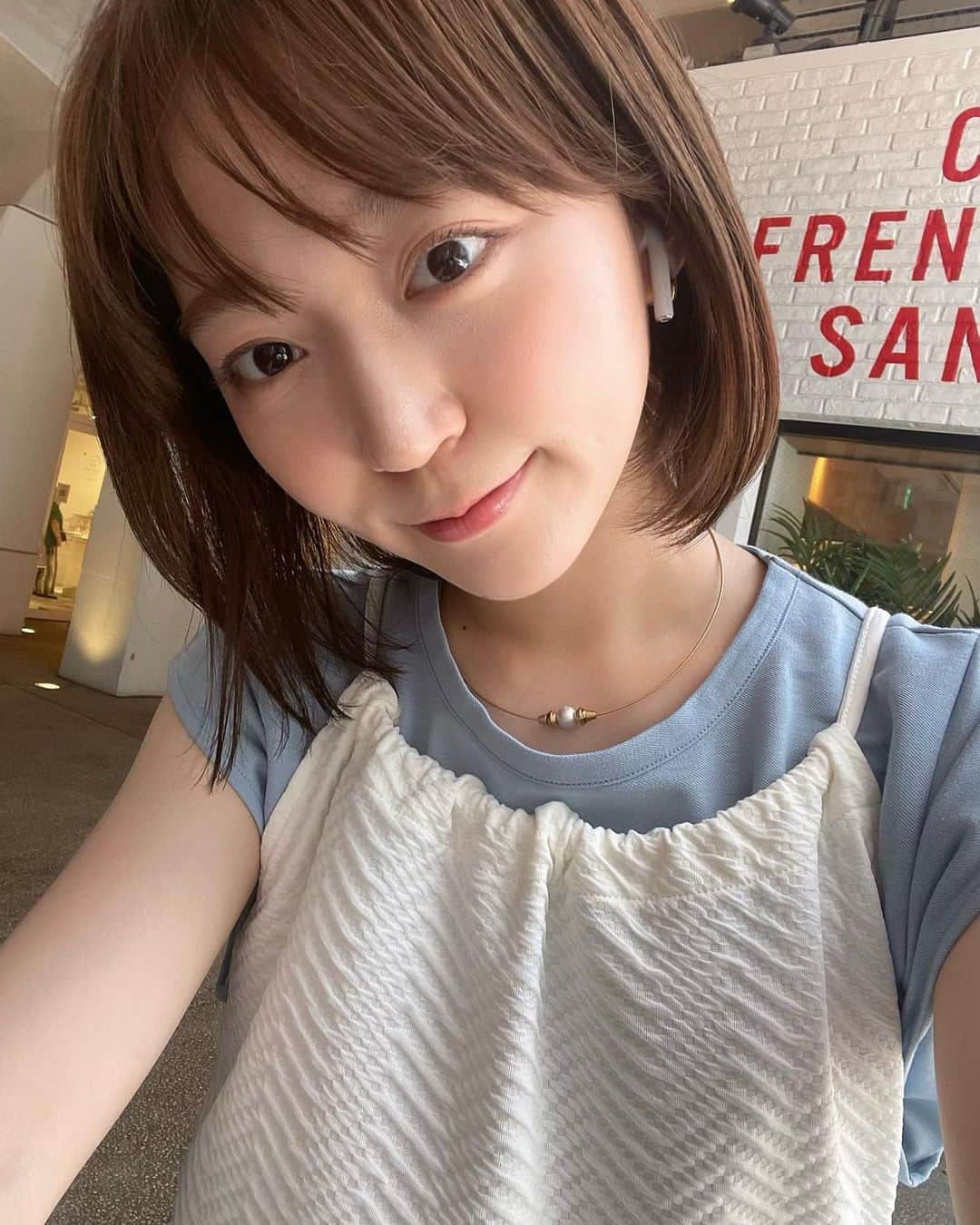 土路生優里のインスタグラム：「最近肌の調子が良かったのだけど、昨日久しぶりにジャンキーなものを食べたら一瞬で顎にニキビが２つもできました、、笑 恐るべしジャンクフード  美味しかったから幸せニキビということで🫶🏻  写真はニキビができる前✌︎」